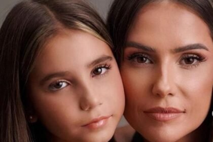 Deborah Secco posa ao lado da filha e encanta a web: ''Lindas demais''