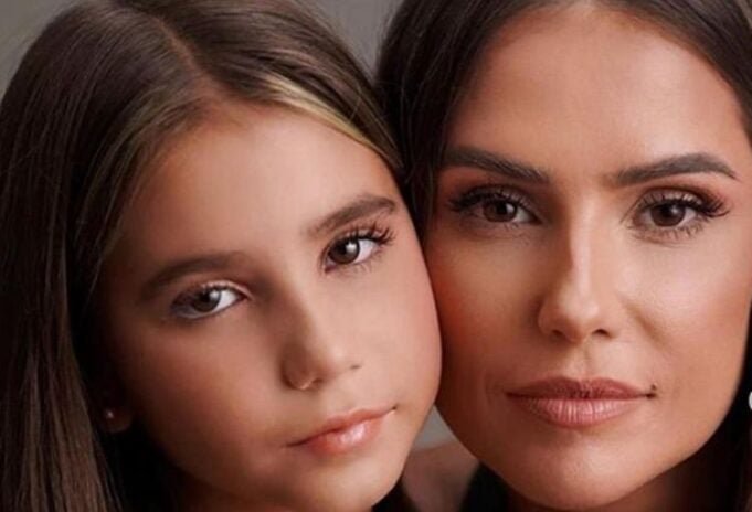 Deborah Secco posa ao lado da filha e encanta a web: ''Lindas demais''