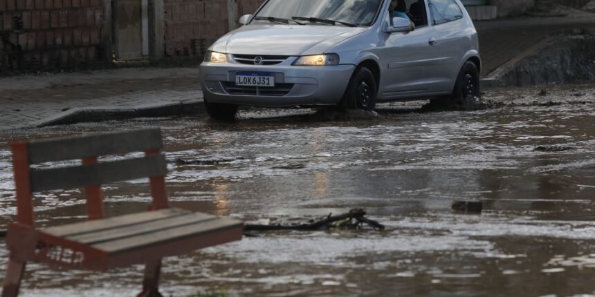 Temporal previsto para o Rio pode atingir nível muito forte