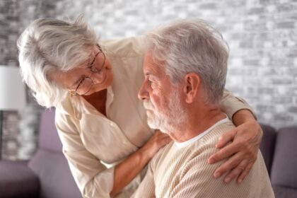 Relação confiável com uma pessoa diagnosticada com a doença envolve uma abordagem compreensiva – iStock/Getty Images