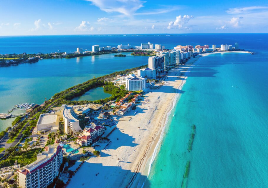 Vista da região hoteleira de Cancún, no México