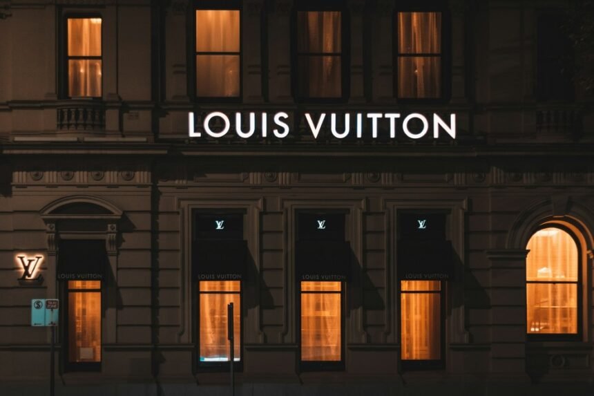 Loja da Louis Vuitton — Foto: cody gallo/Unsplash