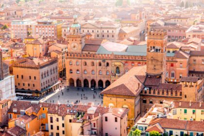 Centro histórico de Bolonha, capital da Emilia-Romagna, no norte da Itália