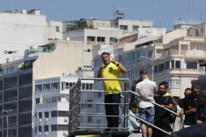 Aliados de Bolsonaro fazem ato político no Rio de Janeiro