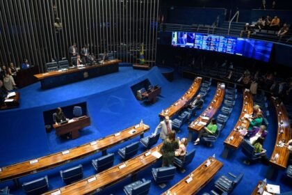 Comissão do Senado aprova projeto que viabiliza isenção do IR para quem ganha até 2 salários mínimos