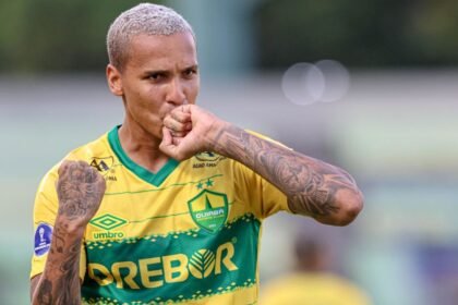 Deyverson brilha, e Cuiabá vence Metropolitanos pela Copa Sul-Americana