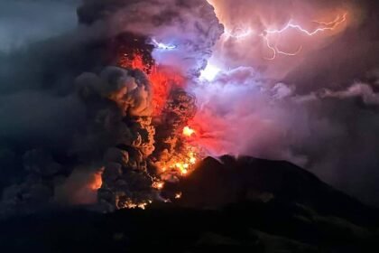 Indonésia: Erupção de vulcão força retirada de milhares - 18/04/2024 - Mundo