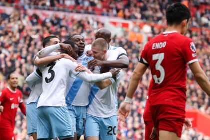 Liverpool perde e pode ver Arsenal se distanciar na briga pelo título