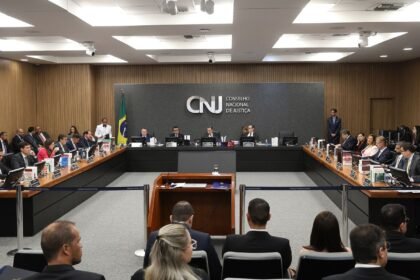 Maioria do CNJ derruba decisão que afastou juíza Gabriela Hardt