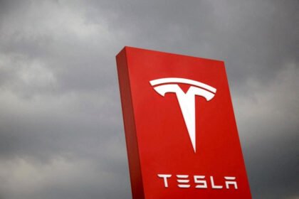 Tesla descarta plano de carro de baixo custo em meio à acirrada concorrência chinesa