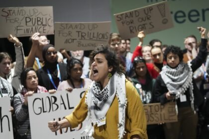 COP 29 termina com acordo fraco de US$ 300 bilhões ao ano e sob protestos da Índia | COP29